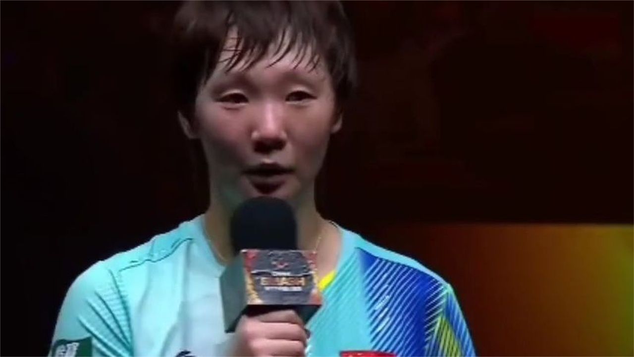 4-0横扫佐藤瞳夺冠后，王曼昱一句话让全场沸腾：格局太大了！