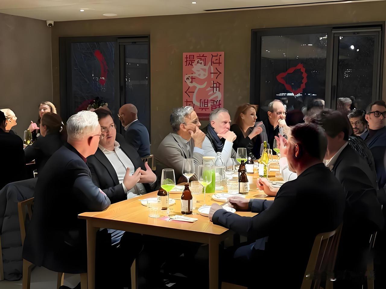 英国首相，云南餐馆就餐，细节首次曝光!
英国首相斯塔默一行，在北京三里屯，一家名