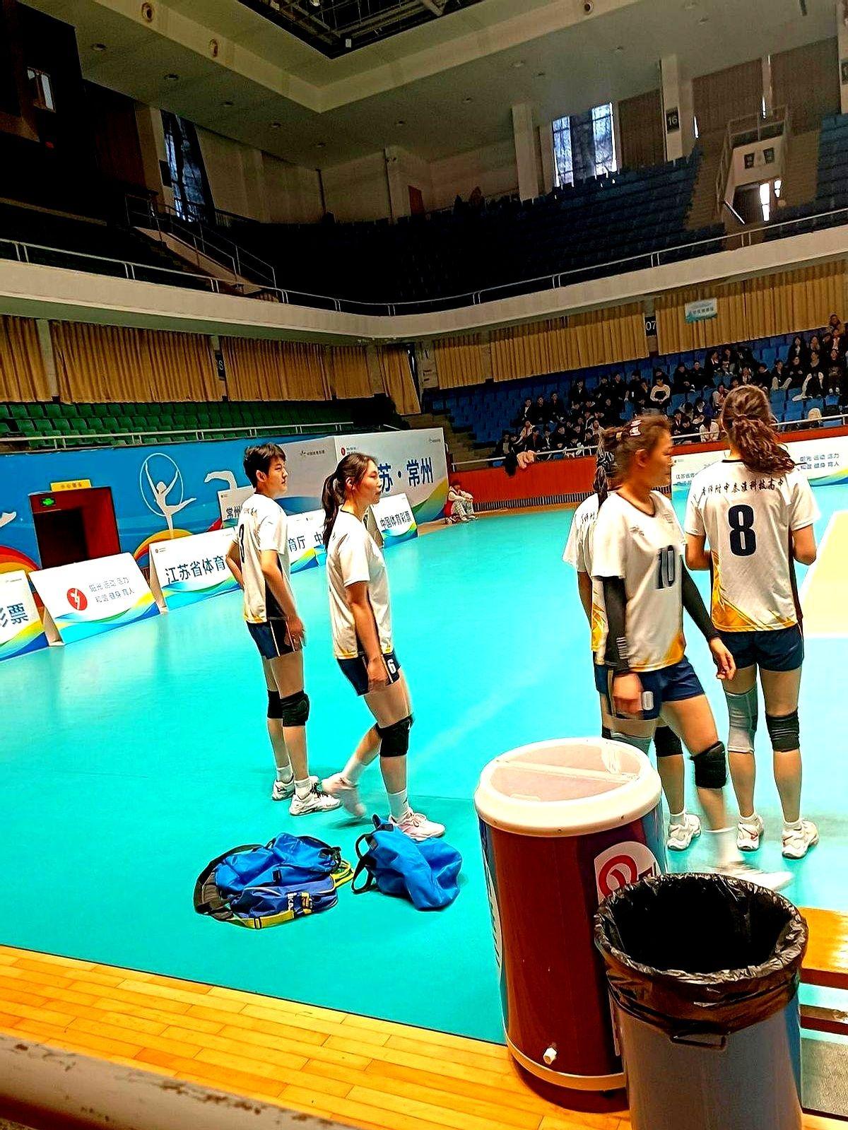 张籽萱的日程表看了我心都揪着！

现在网上吵翻了，有人说这姑娘是“女排小坦克”，