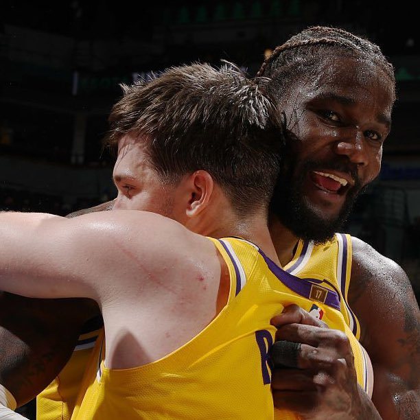 JJ·雷迪克表示，今晚因腹股沟拉伤缺阵的八村塁，在对阵犹他爵士队的比赛中就开始感