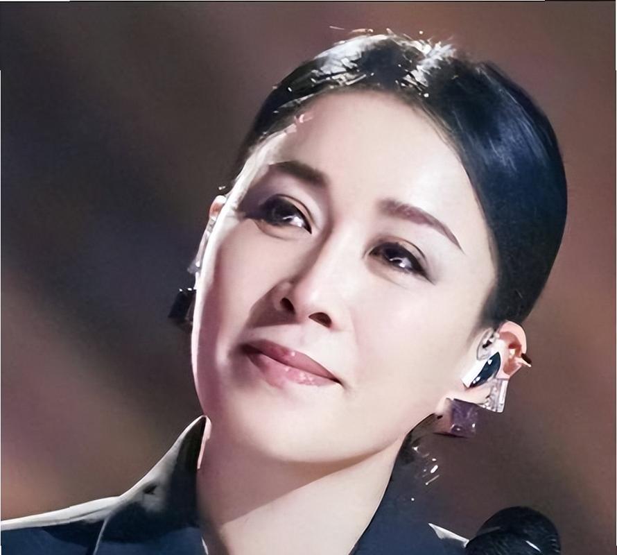 那英演唱会突发小乌龙！宋丹丹当场闹误会，那英临场救场尽显高情商✨
 
那英演唱会