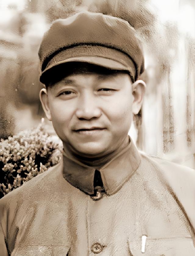 据《萧克回忆录》记载，1949年4月，他被任命为第四野战军参谋长，风尘仆仆从石家