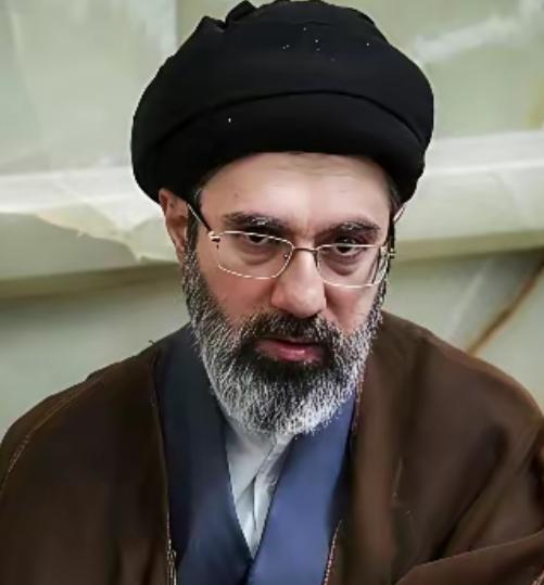 伊朗现在终于明白过来了，自己不管买什么装备都没用，现在的当务之急就是要把美国在自