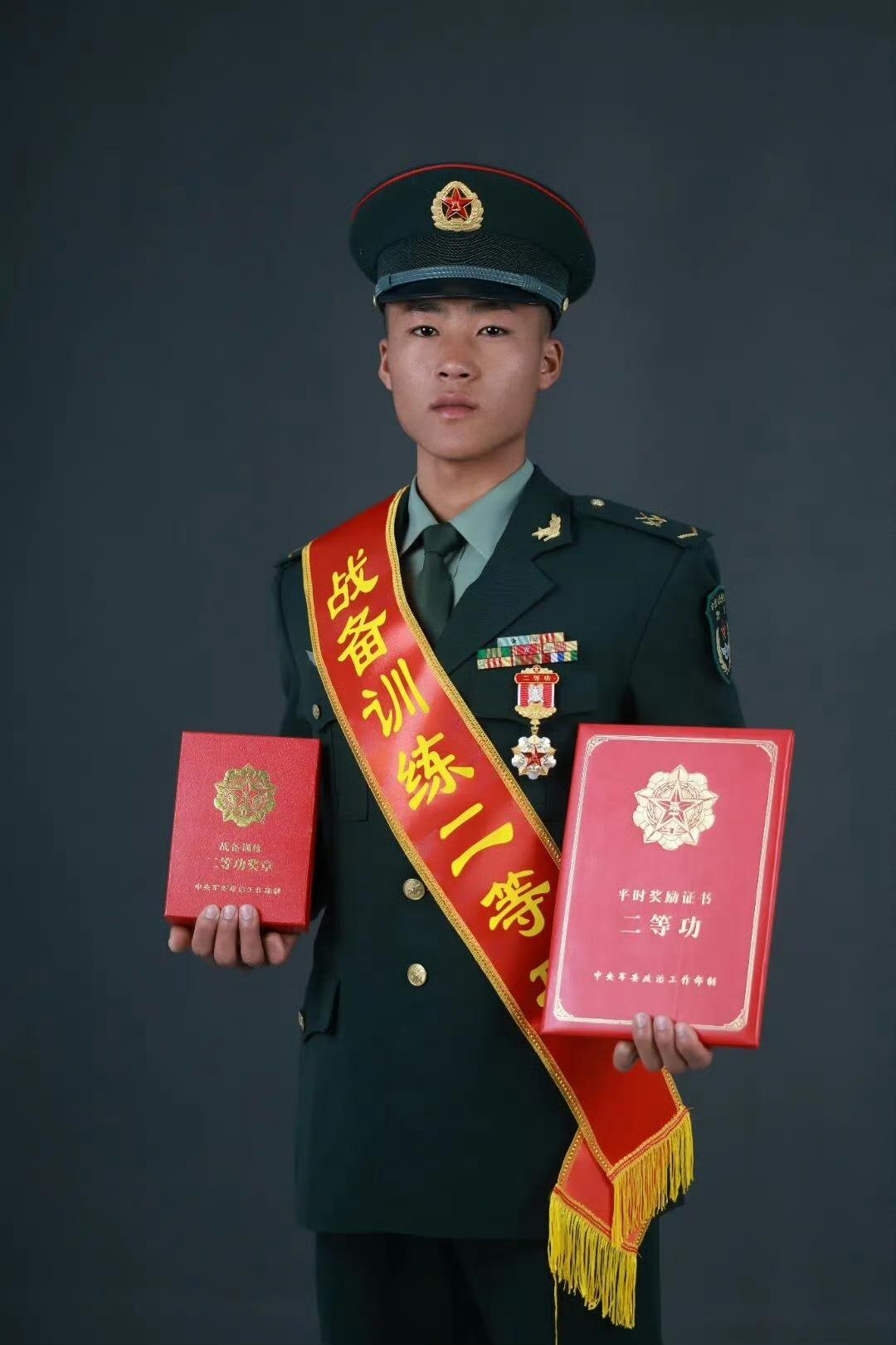 入伍两年半 就是一股狠劲，21岁哈尼族战士荣立战备训练二等功
第80集团军某旅