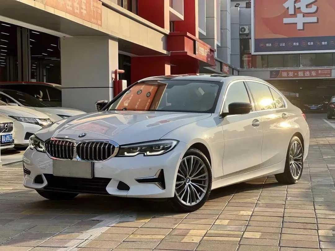 宝马也掀起了全系降价热潮，325Li M运动版直降9万，一口价24.99万，5系