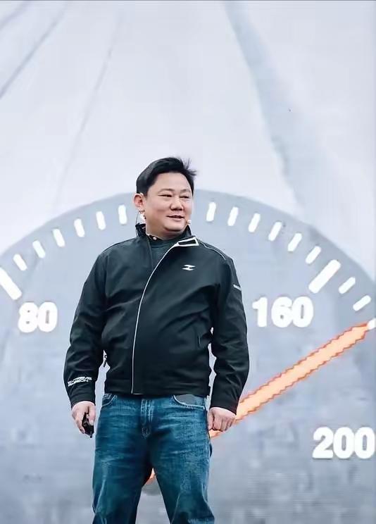 同样是创业失败回家：
一种妻子说："我早说了别折腾，你看看别人家老公。"
另一种