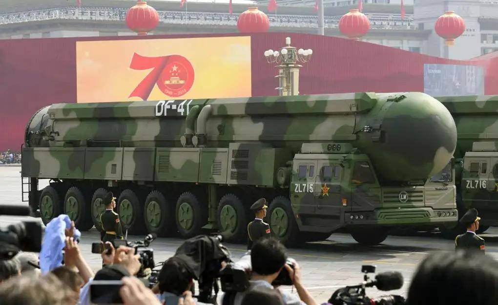 别把中国的"客气"当软弱！7月6日那枚从海底窜出的导弹，就是给华盛顿上的物理课