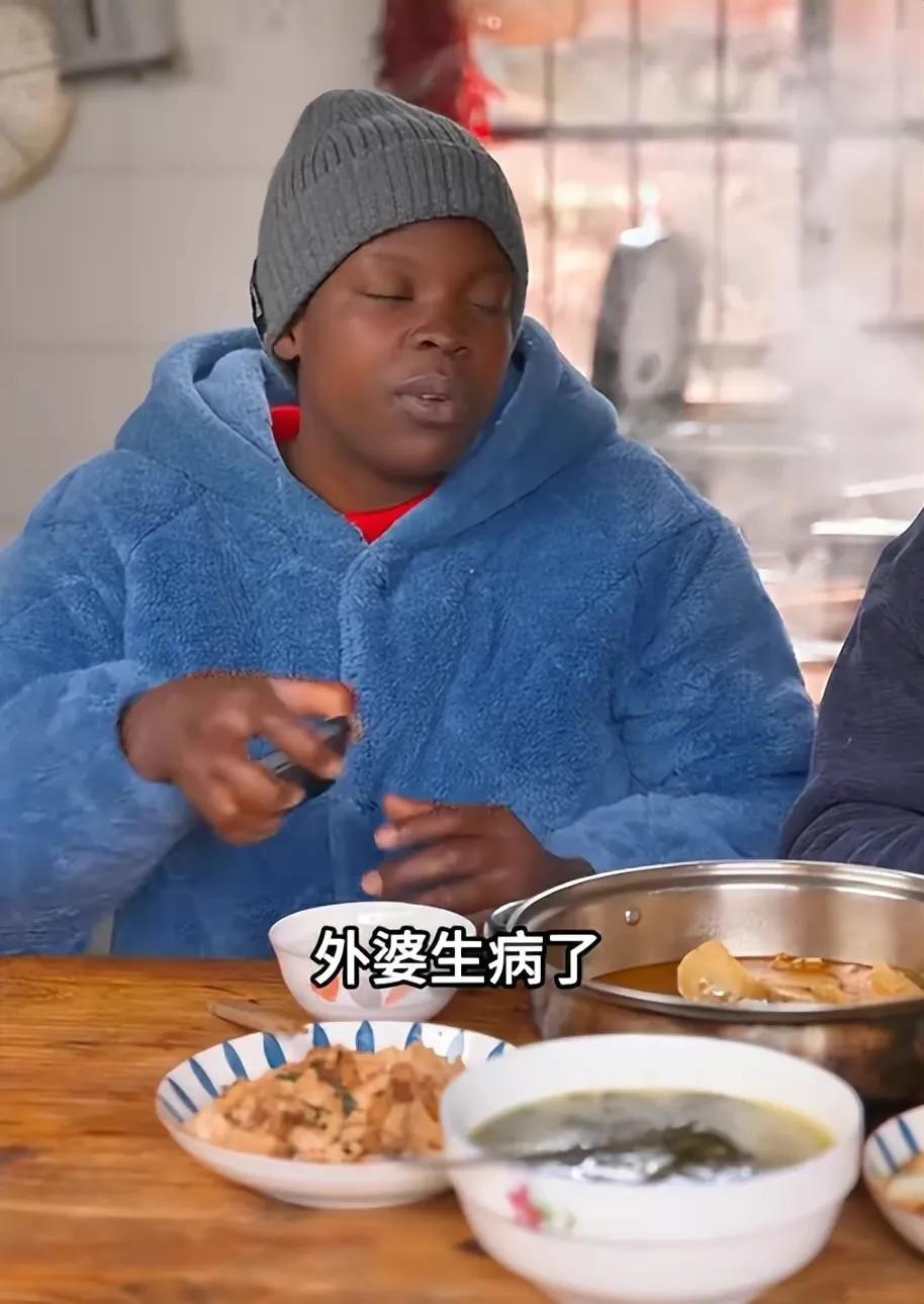 非洲媳妇rose自爆乌干达外婆生病，而且已经到了很严重的地步，不吃不喝，令人担忧