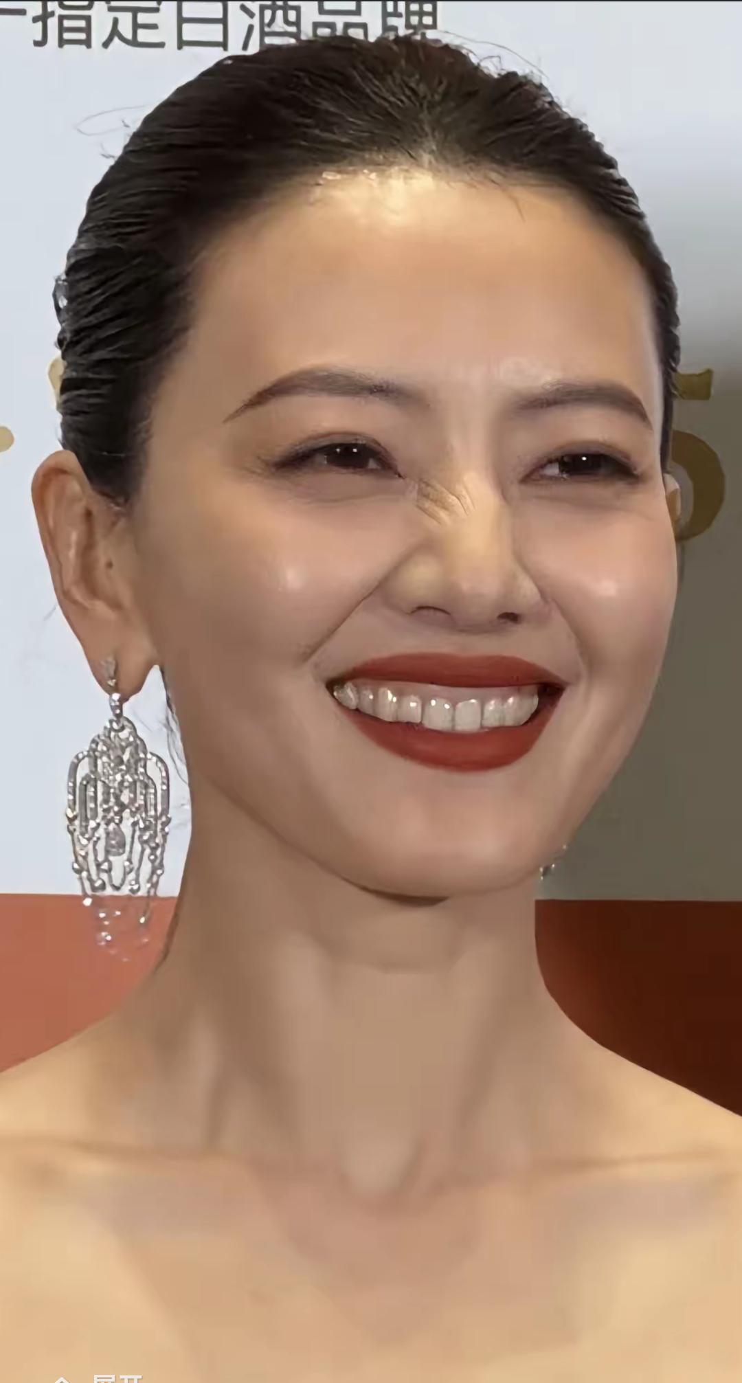 这一笑，就暴露了缺点了。