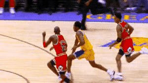 23号乔丹VS8号科比。
乔丹与科比，他俩没什么师徒关系。兄弟关系，也谈不上，更