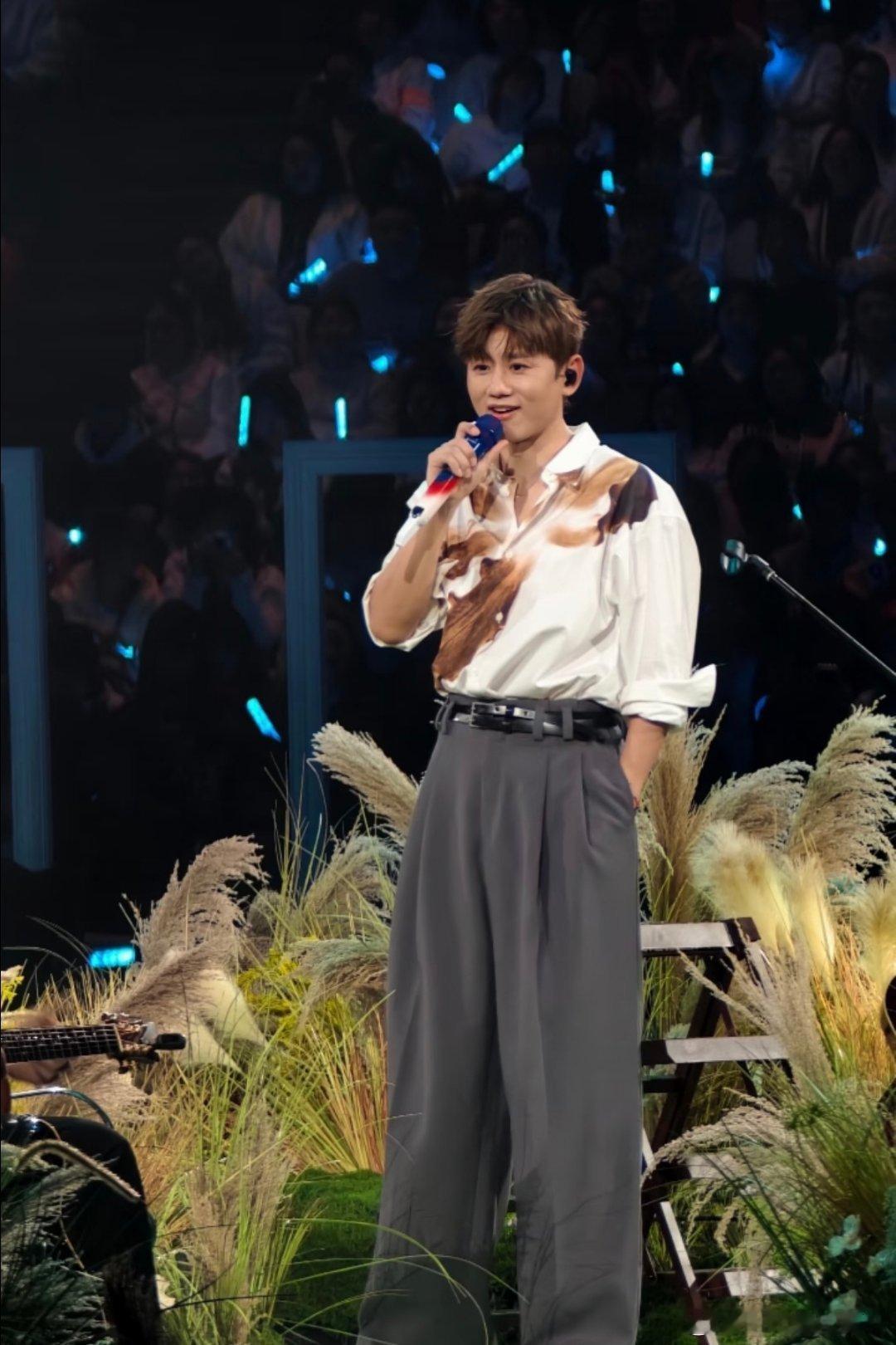 从青春到爱情再到亲情，张杰新春演唱会情感线比剧还抓心张杰新春演唱会是一部连续剧张