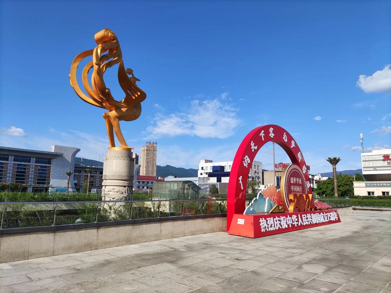 从曾家山回成都时，在广元高铁站，我就忍不住惊叹，广元的天气实在是太好了！[赞][