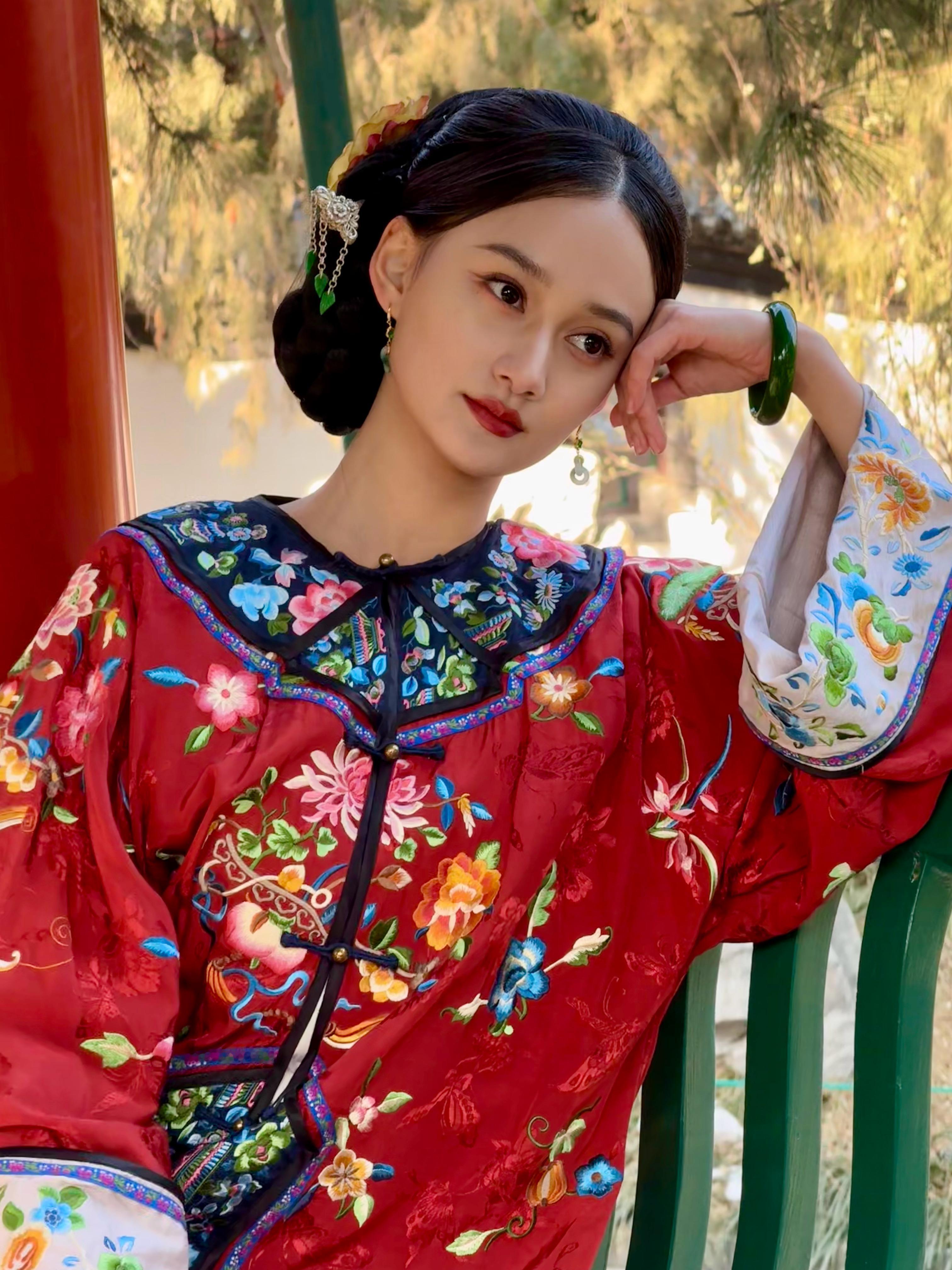 #红红火火闹新春# 除夕降至，和群星一起红红火火闹新春吧！ ​​​