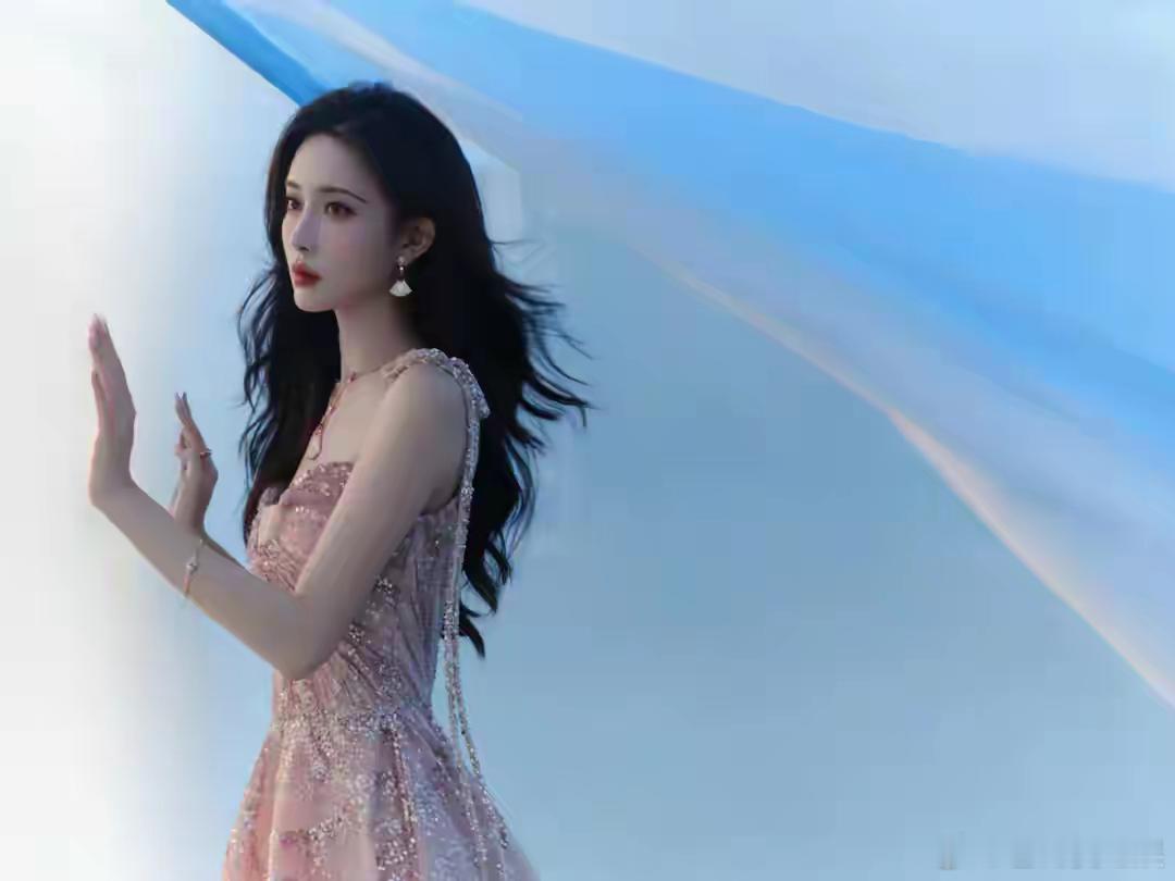 1.孟子义对妆造特别在意，咖位上去以后，最近几部戏的妆造以她的意见为主。2.田曦