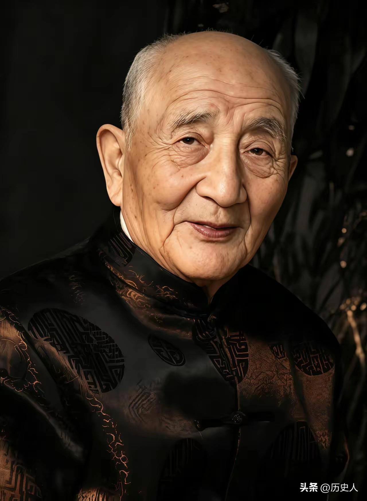 110岁末代宫廷御医鹦烈·鹏：出身皇族医家，侍奉溥仪一生，行医济世百年
 
这位