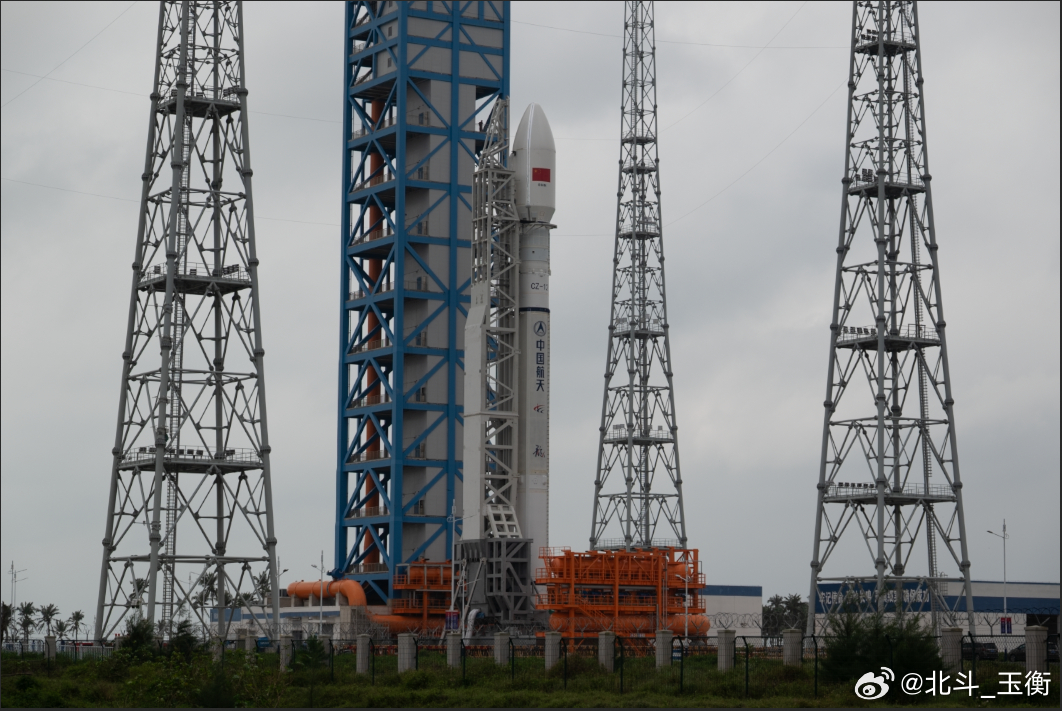 昨天的天气真不咋地，所有的素材几乎都是图一这样的，后期也只能到图二这种地步…… 