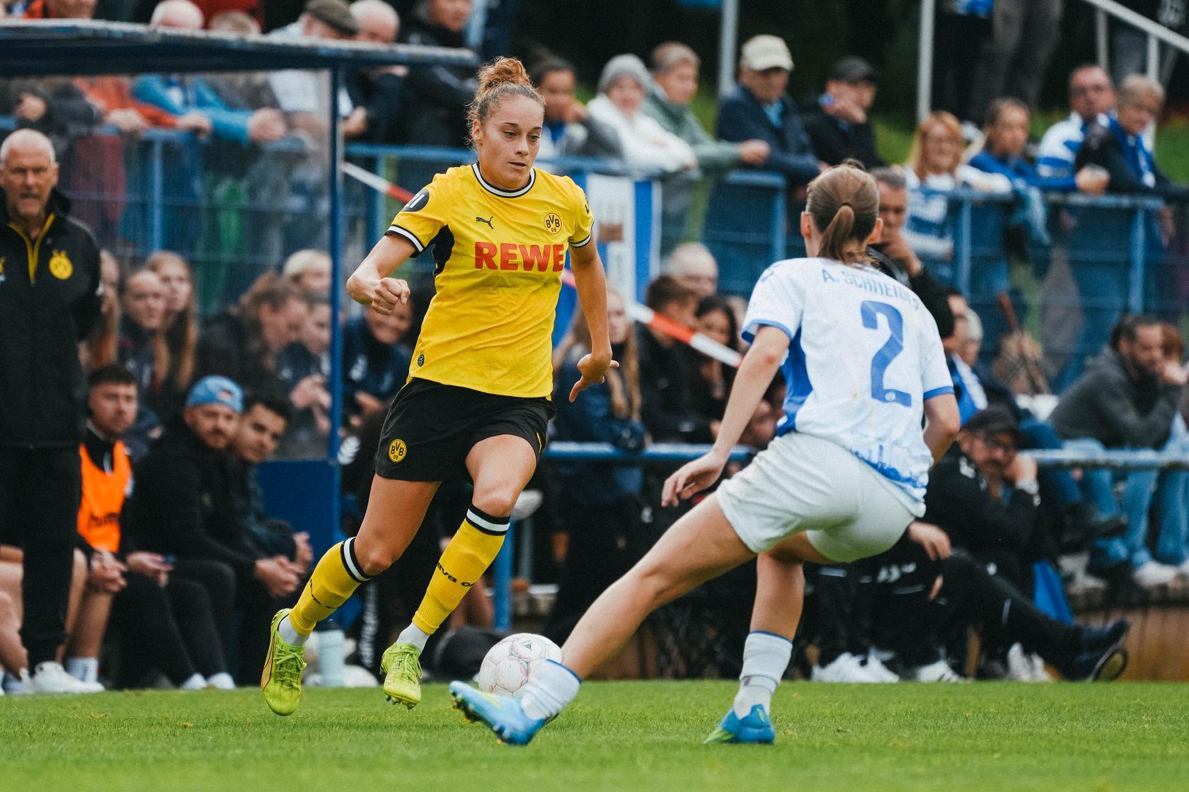📈登顶榜首，姐妹们棒棒的！💛🖤多特蒙德女足以5-0大胜升班马杜伊斯堡女足。
