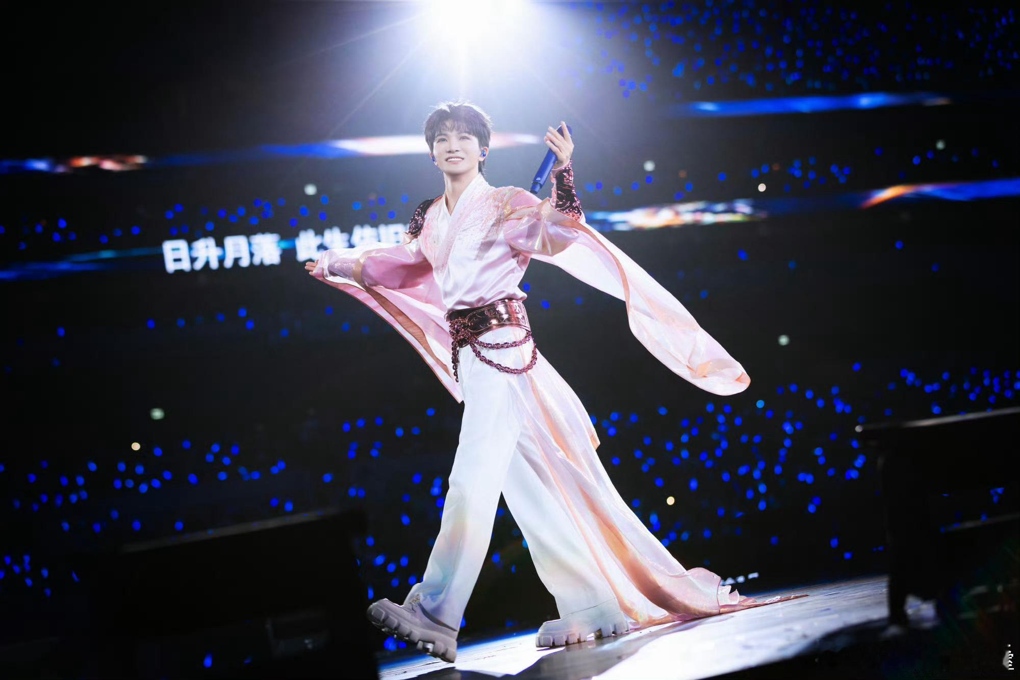 微博之夜微博KING和QUEEN周深 