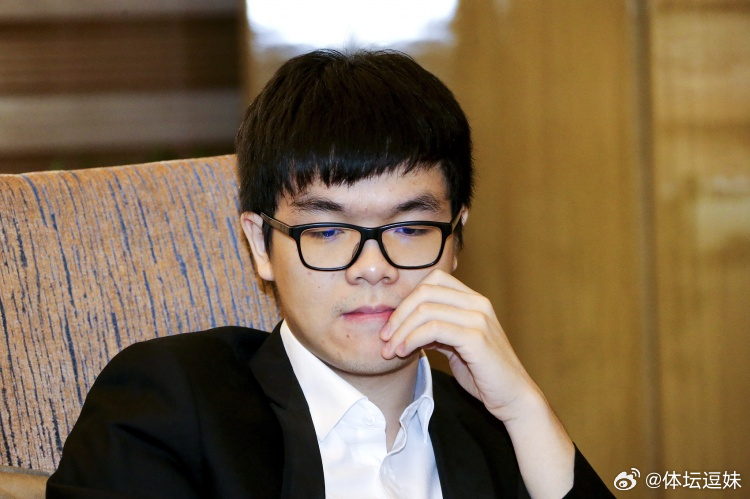 柯洁中盘战胜党毅飞，夺得王中王争霸赛冠军！ 