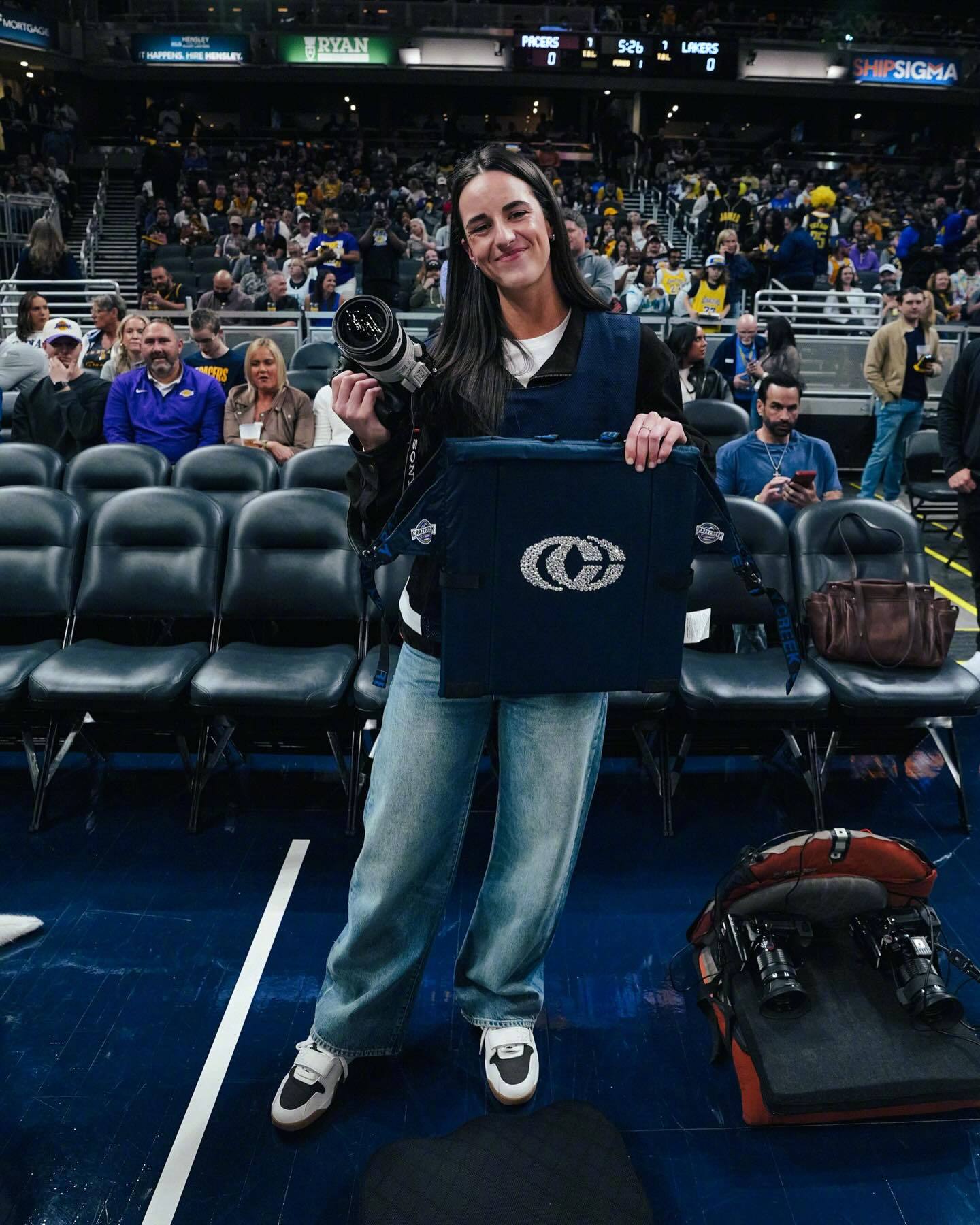 追星成功！克拉克教你一种很新的追星方式！湖人客场137-130击败步行者。WNB