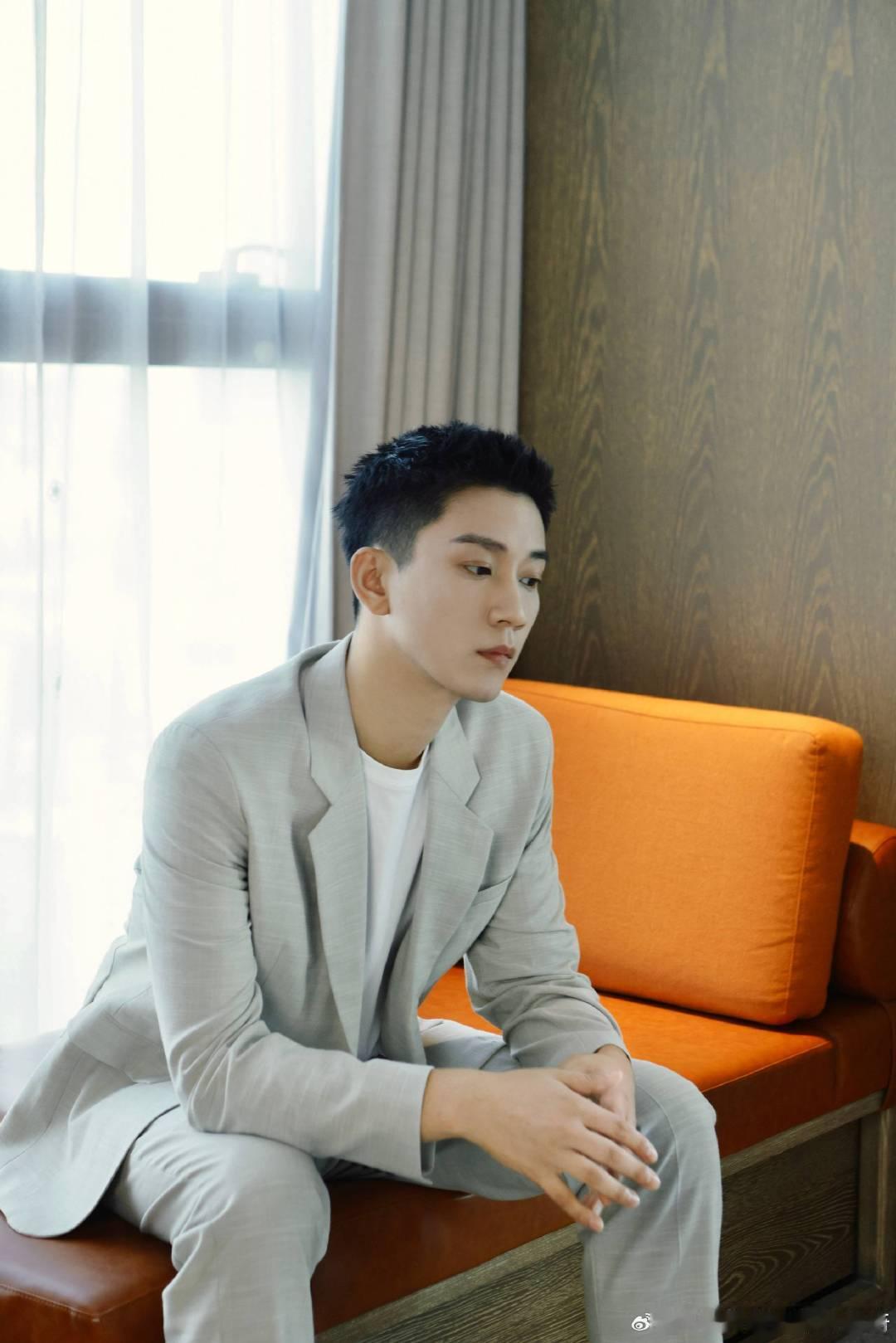 王子奇今年有新的突破  王子奇填表演我  解锁跨年值日生新身份！来看他对自己的年