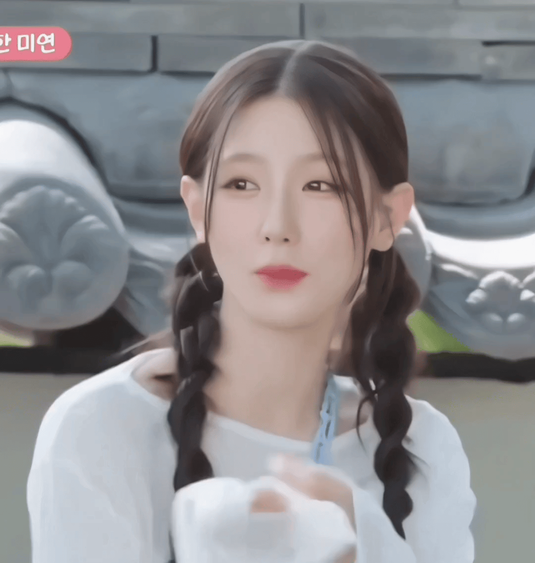 赵美延 赵美延盛世美颜 赵美延脸蛋天才 爱总是喜欢逃跑  即便如此 我也依然愿意