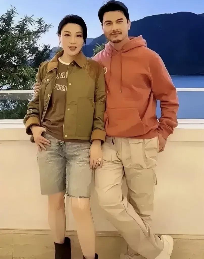 这位帅哥真是娱乐圈的大赢家，媳妇漂亮而且还是富婆，你知道他是谁吗？#娱乐# #明