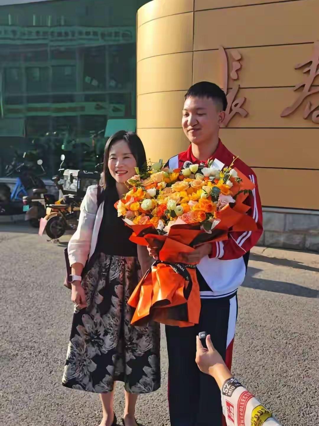 “山西挖眼案”，受害男孩郭斌高考721分到长春大学报到，黑暗之中活成一束光

今
