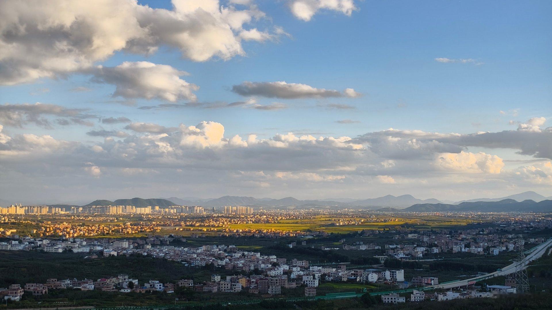 对于名利的去留也不必在意，就像看天上的云卷云舒一样随意。  ​​​