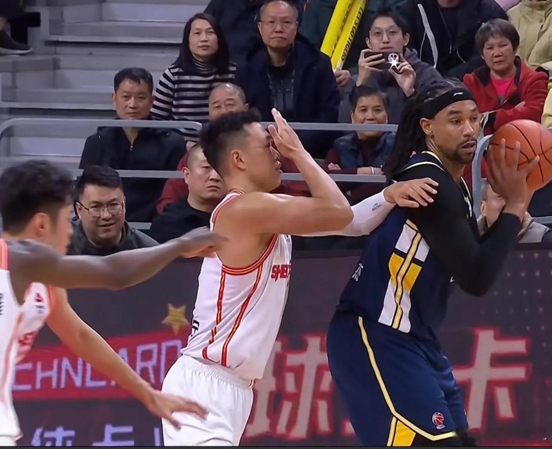 贺希宁这防守姿势是真的逗，太惨了 为梦想正当燃