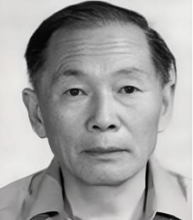 1989年，几名美国中情局探员突然出现在一位中国老人的家门口，出示证件后，直接对