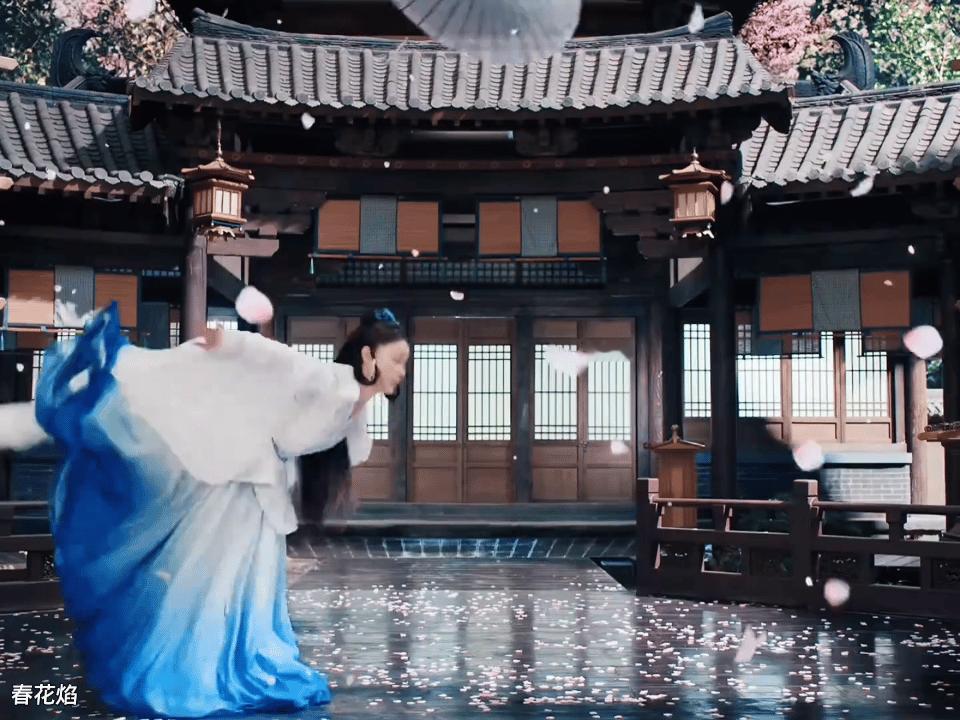 吴谨言在《春花焰》中的舞蹈简直绝绝子！那灵动的身姿、优美的动作，如同仙女下凡。每