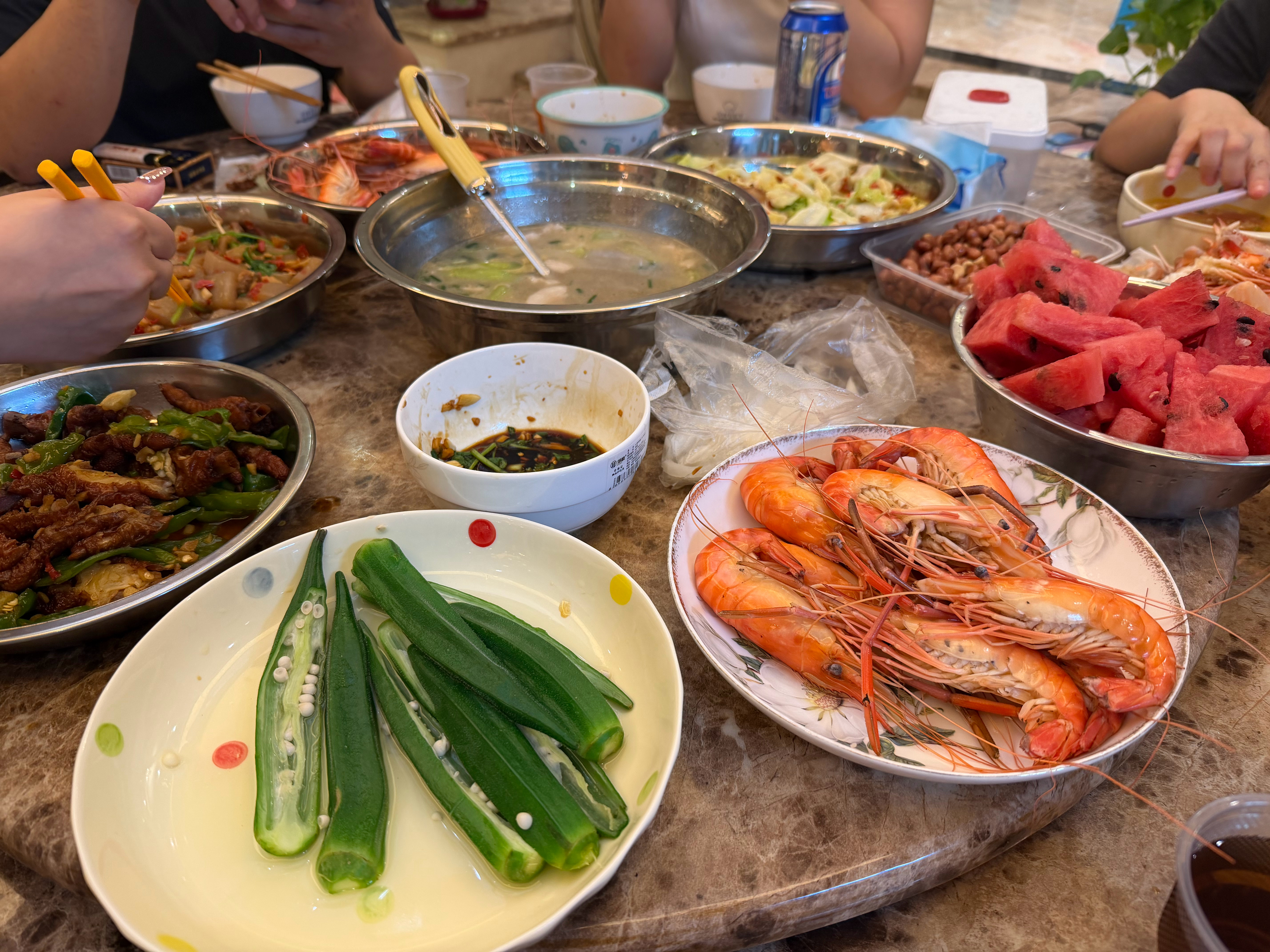 一生那么短，有酒就去喝，有爱就去爱。现在喝酒就是为了快乐，搞酒🍺 
