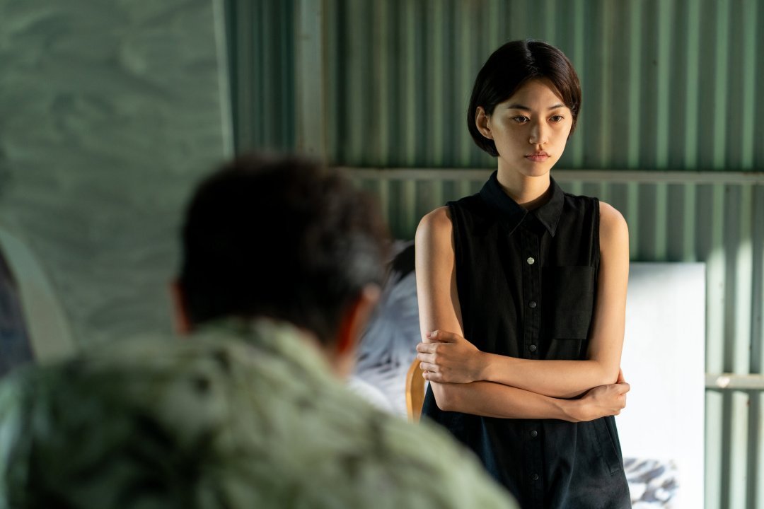 《下一个素熙》《道熙呀》导演郑朱莉新片《朵拉》释出新剧照。金度妍、安藤樱主演，即