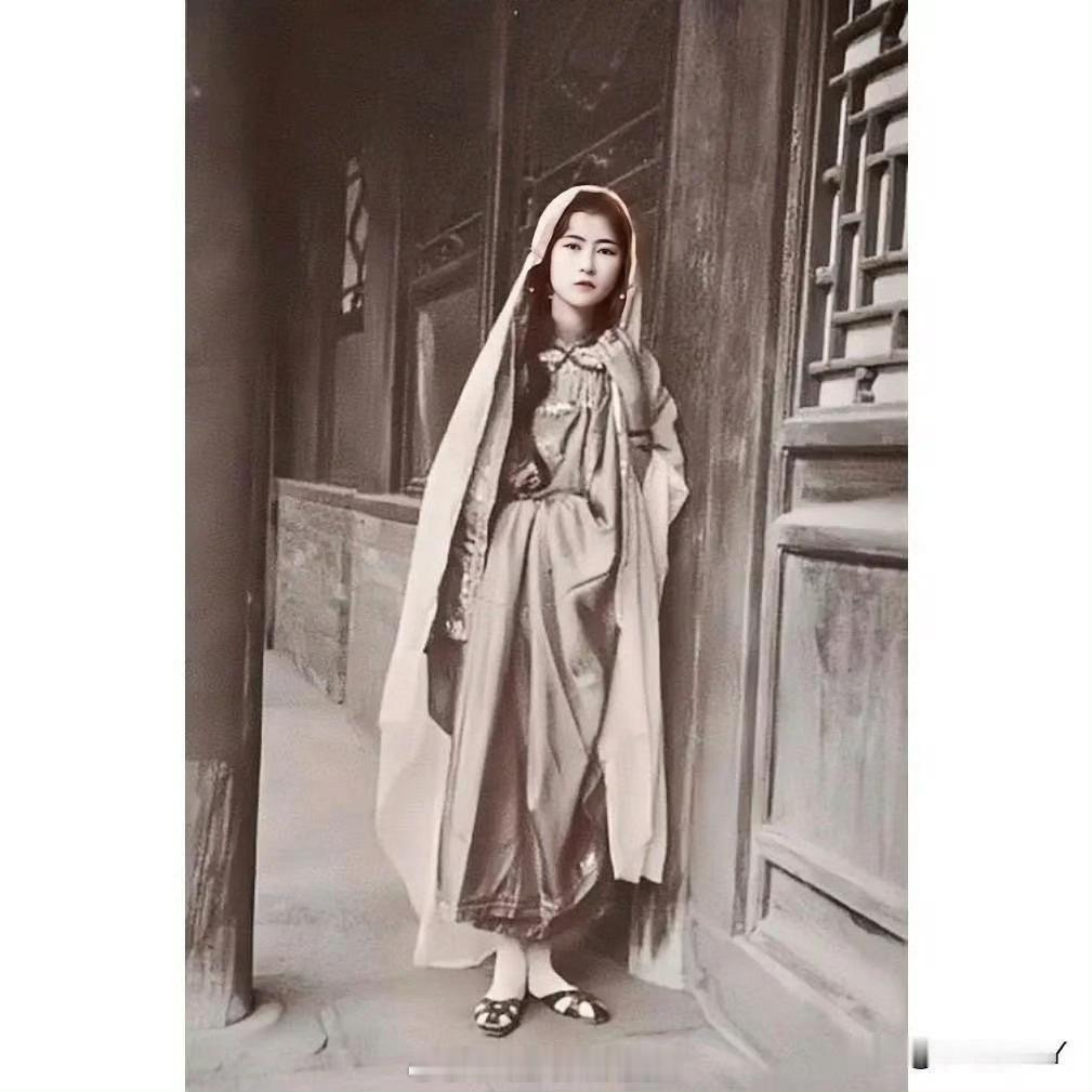 这才是1924年20岁的林徽因在北京真实样貌，都看看吧！大家不要被电视剧中演员的