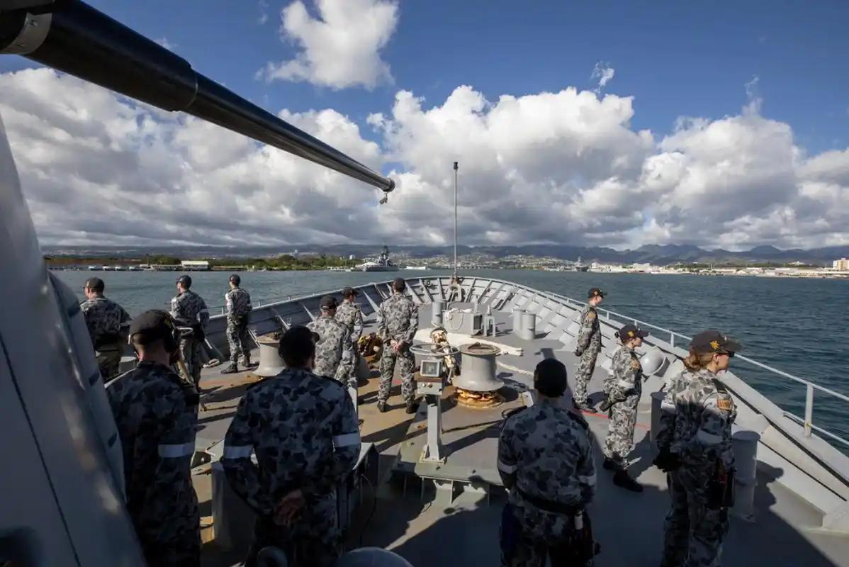 还以为中国要在南海跟美日韩掰手腕？这一局，中国换了玩法。第一步，跳出南海的缠斗；