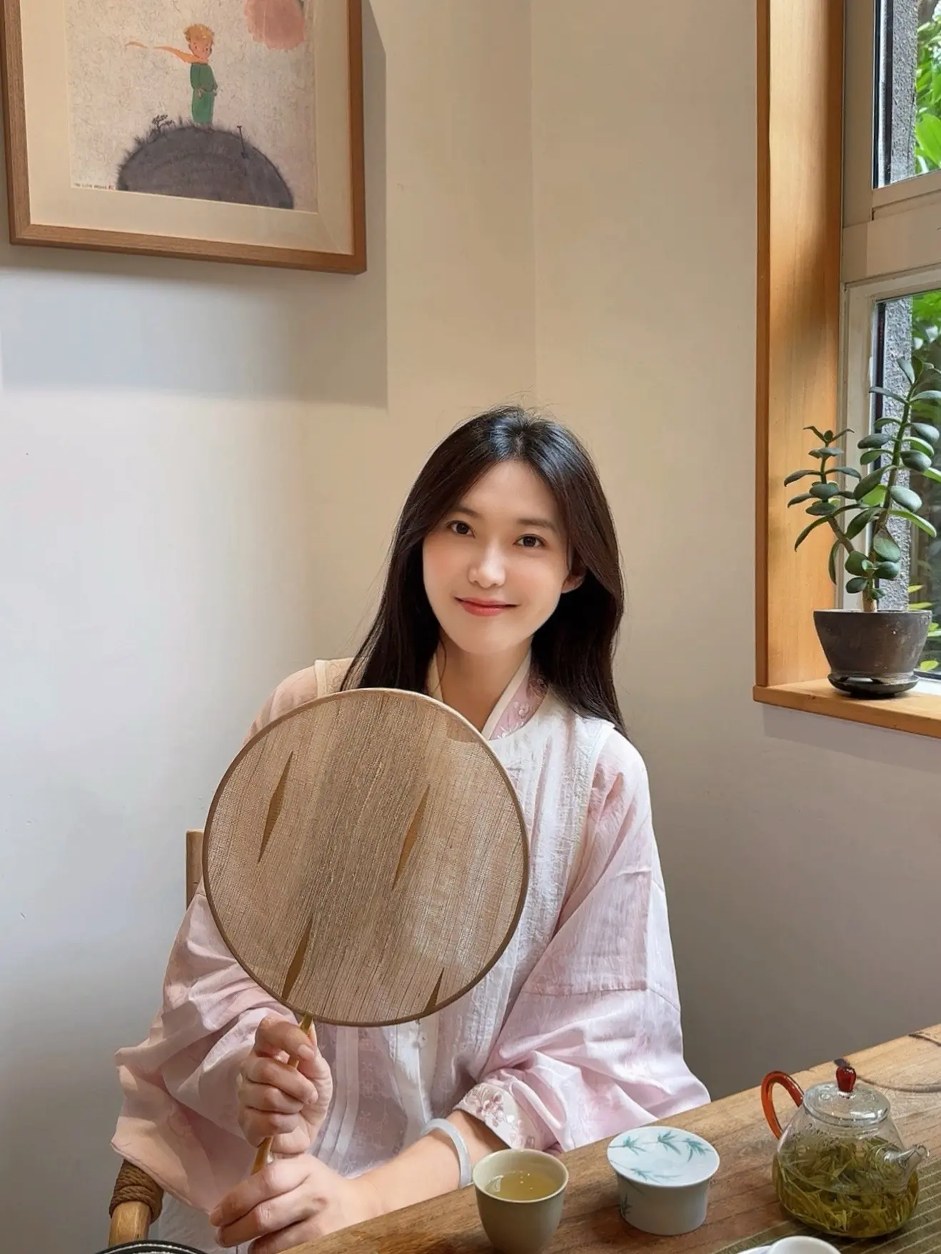 人雁南飞      转身一瞥你噙泪 掬一把月      手揽回忆怎么睡...
