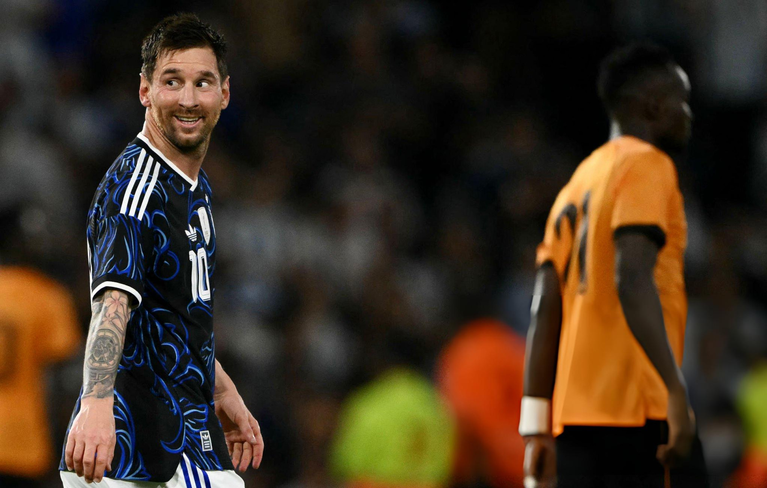 憨憨表情被抓拍！！阿根廷vs赞比亚梅西