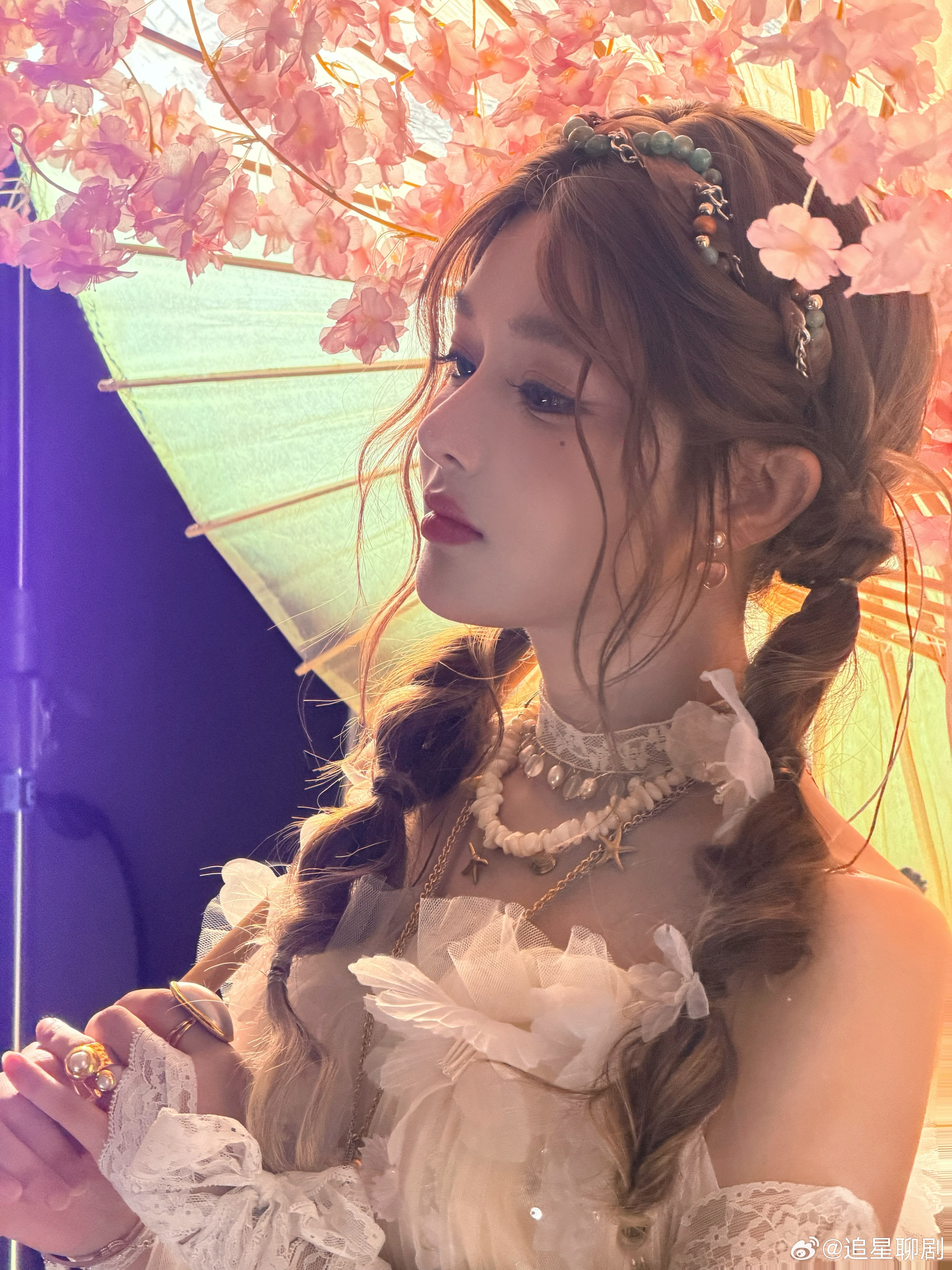 黄霄雲头像是刘端端表情包 很难得看到歌手私下这么接地气的一面，黄霄雲不端着明星架