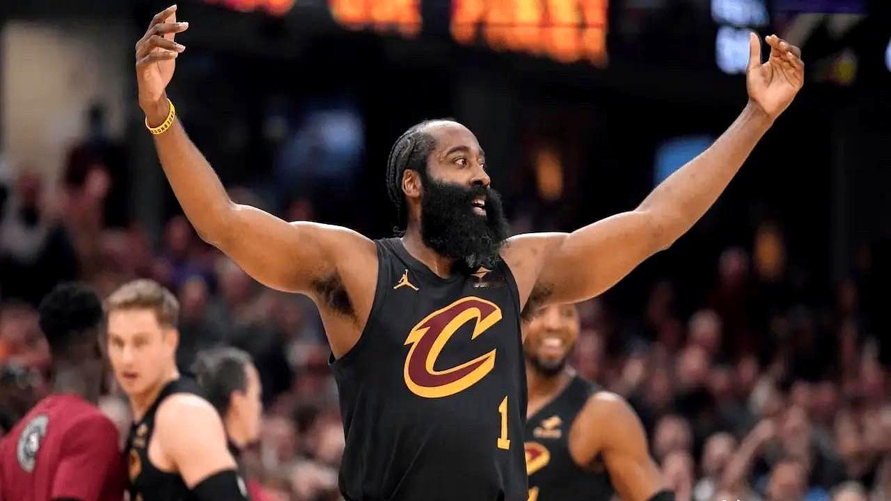 左手将的右手拇指，骨头裂了。哈登刚用7场比赛帮骑士打出6胜1负，转身就带着手指骨