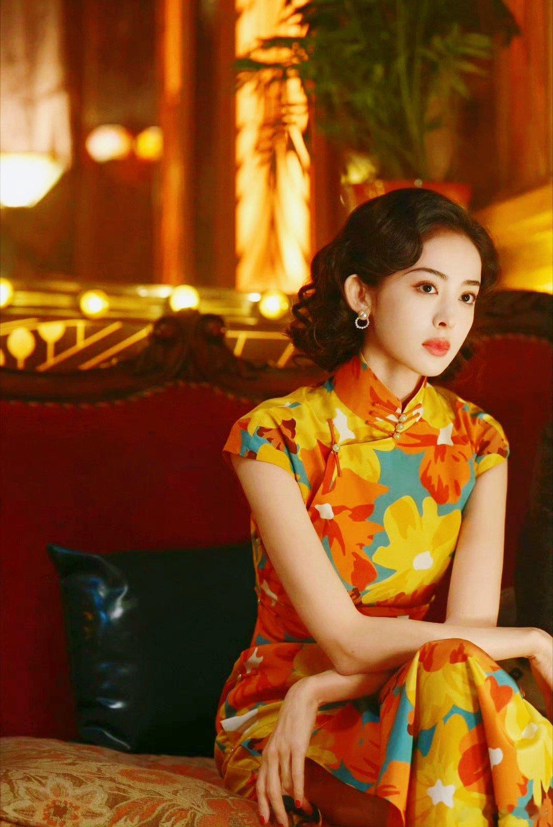 娜扎点烟镜头封神[音乐]原来醒来是赵宝刚导演拍的啊，拍的美女都好好看哦，而且眼神