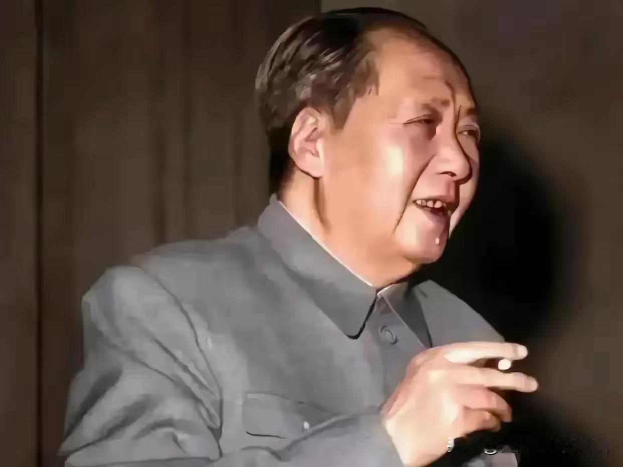 今日长缨在手，何时缚住苍龙？一句豪情，震彻山河
 
短短七个问句，穿越百年依旧热