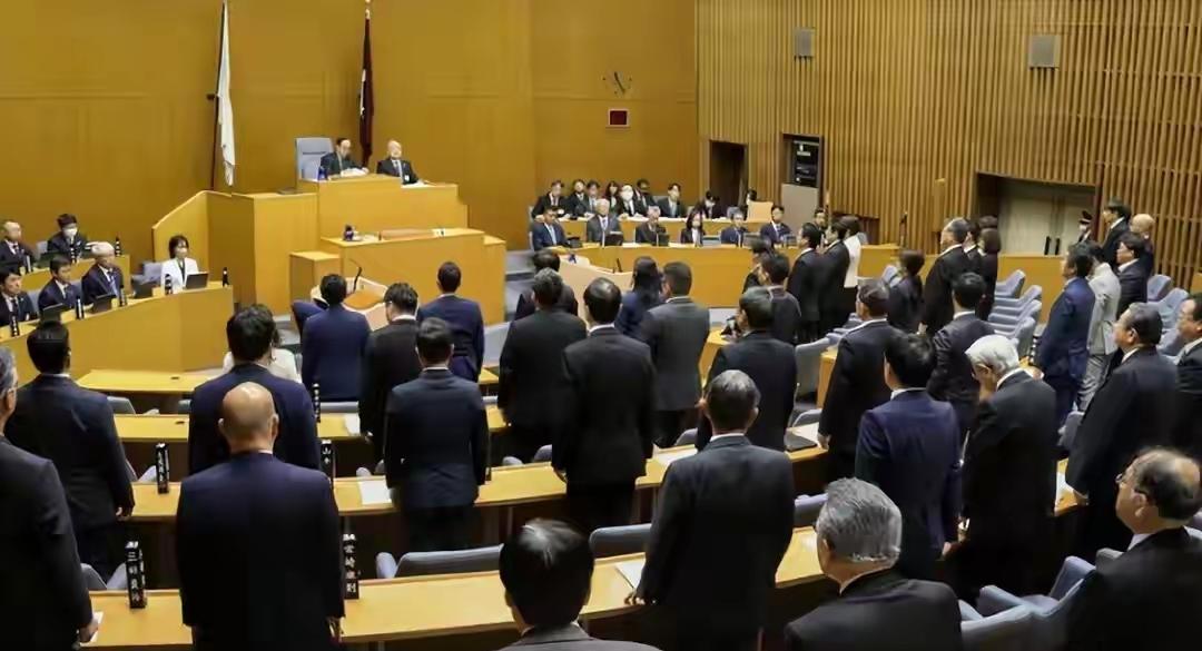 广岛县议会最近发布了一份声明，明确呼吁日本政府继续坚守“无核三原则”，并为实现全