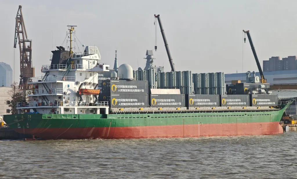 当然，这并不意味着为商船全面开发定制化武器配置不是一个值得探讨的策略。这一想法在