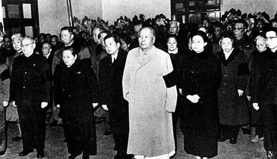 一副挽联，扭转张伯驹坎坷晚年。1972 年陈毅追悼会上发生的这段往事，很多人有所