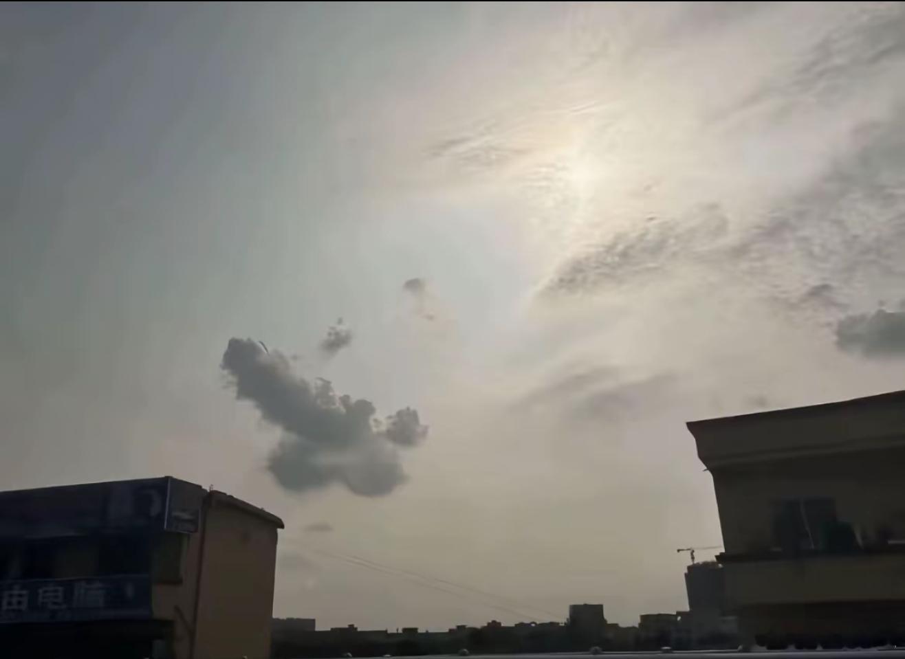 我们无法判断某个瞬间的价值直到它变成了回忆所以要多拍照记录嗯 