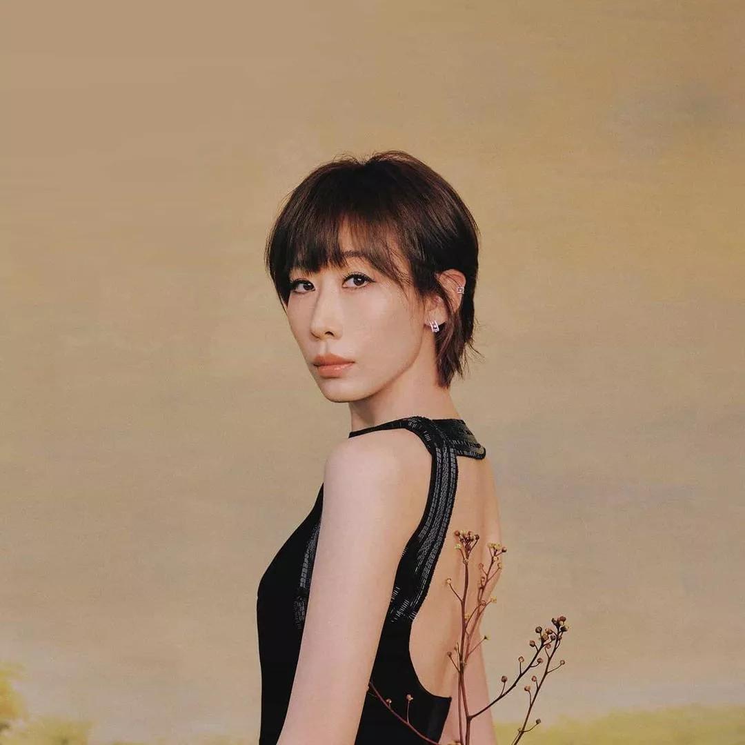 冷艳黑衣女王，静谧的黄昏时光。贵气黑裙女神 黑衣女郎 黑衣女神 黑衣女士 黑系女