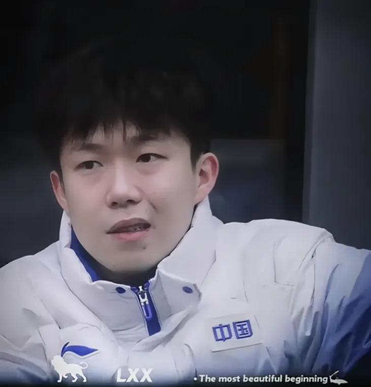 某些肮脏的东西配不上他的干净纯粹
打干干净净的球
做干干净净的人
疼得龇牙咧嘴也