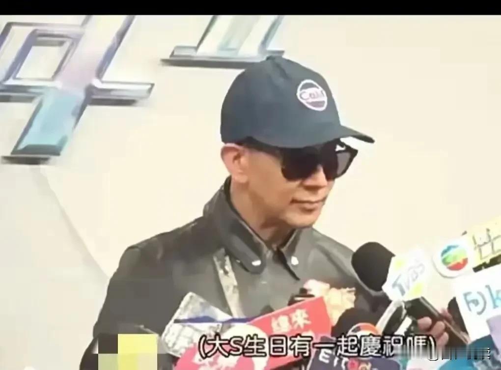 全网都在等着看欧巴的笑话
结果欧巴不背这笑话的锅

他在被采访时明确表示
昨天吸