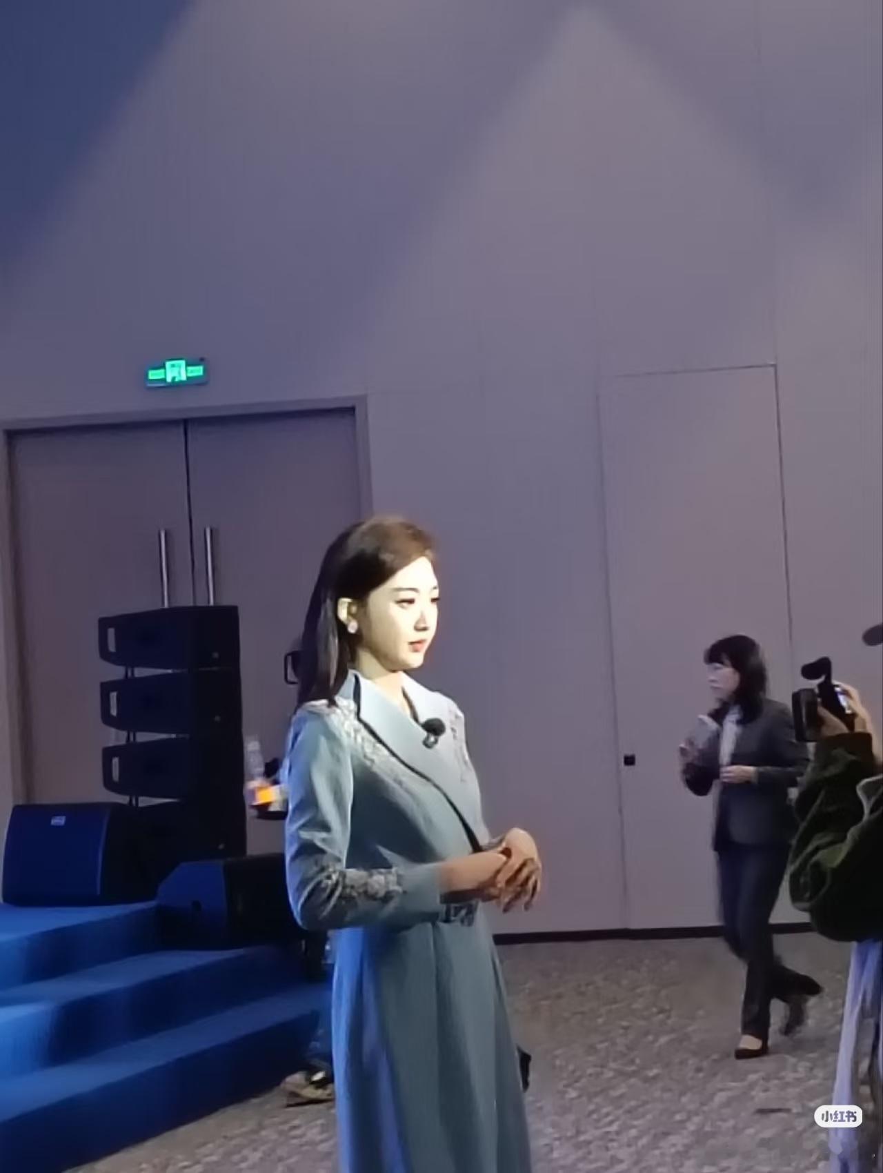 今天是主持人-孙乐言请继续闪闪发光⭐